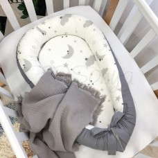 Кокон-позиционер Baby Design Облака с месяцем серый, Маленькая Соня